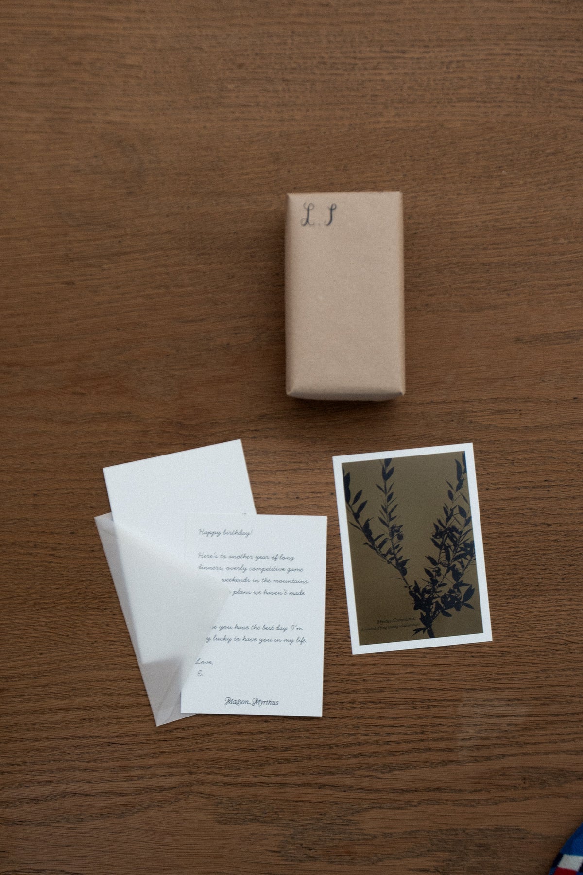 How to Make Your Gift Personal: Cards, Messages & Personalisation