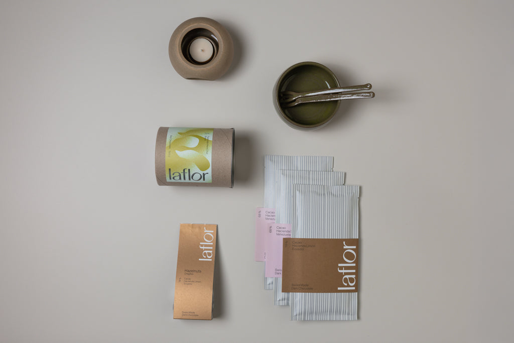 Collection of Laflor products including a can, box, and packets on a neutral background