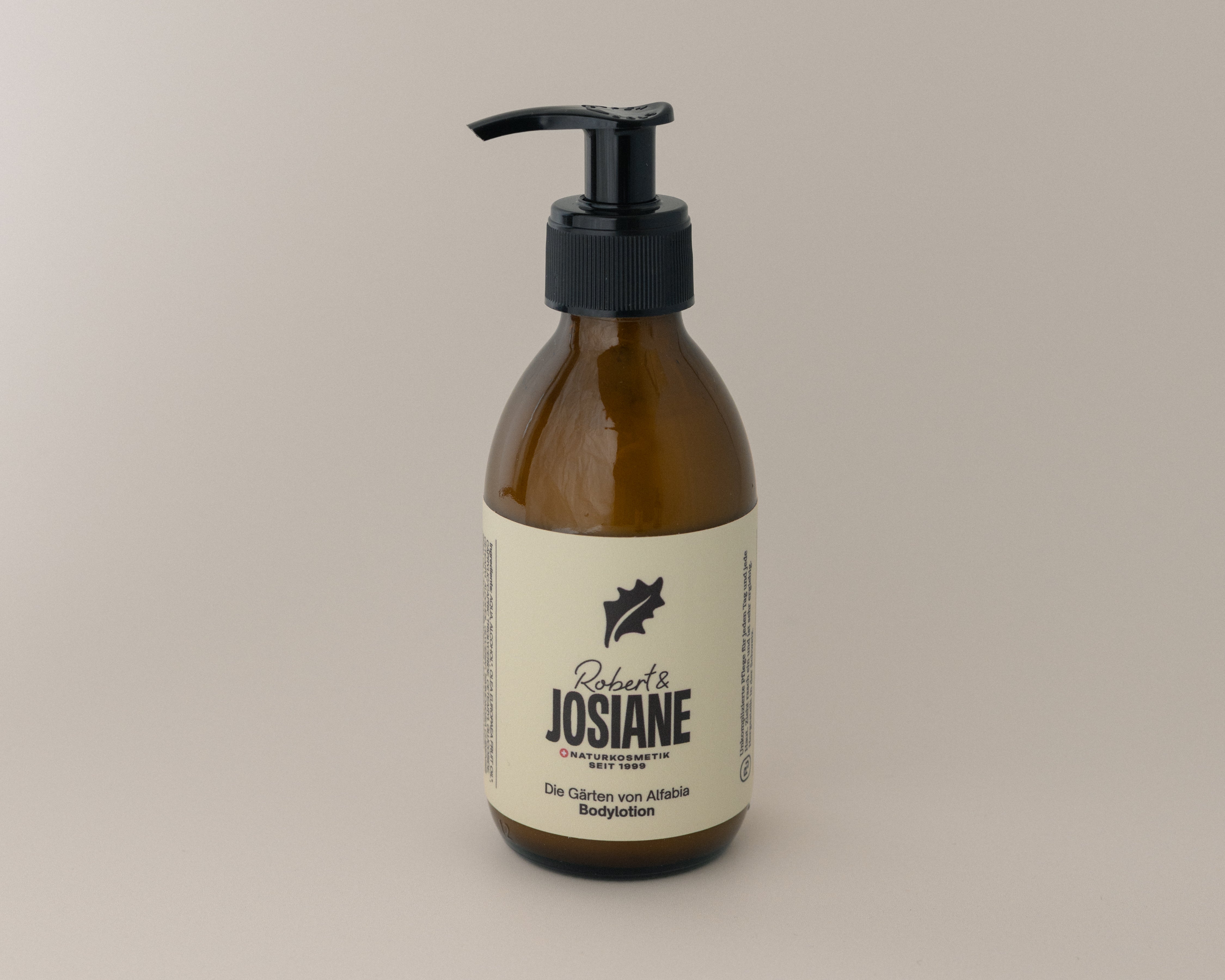 body lotion robert & josiane Die Gärten of Alfabia on a beige background