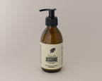 body lotion robert & josiane Die Gärten of Alfabia on a beige background